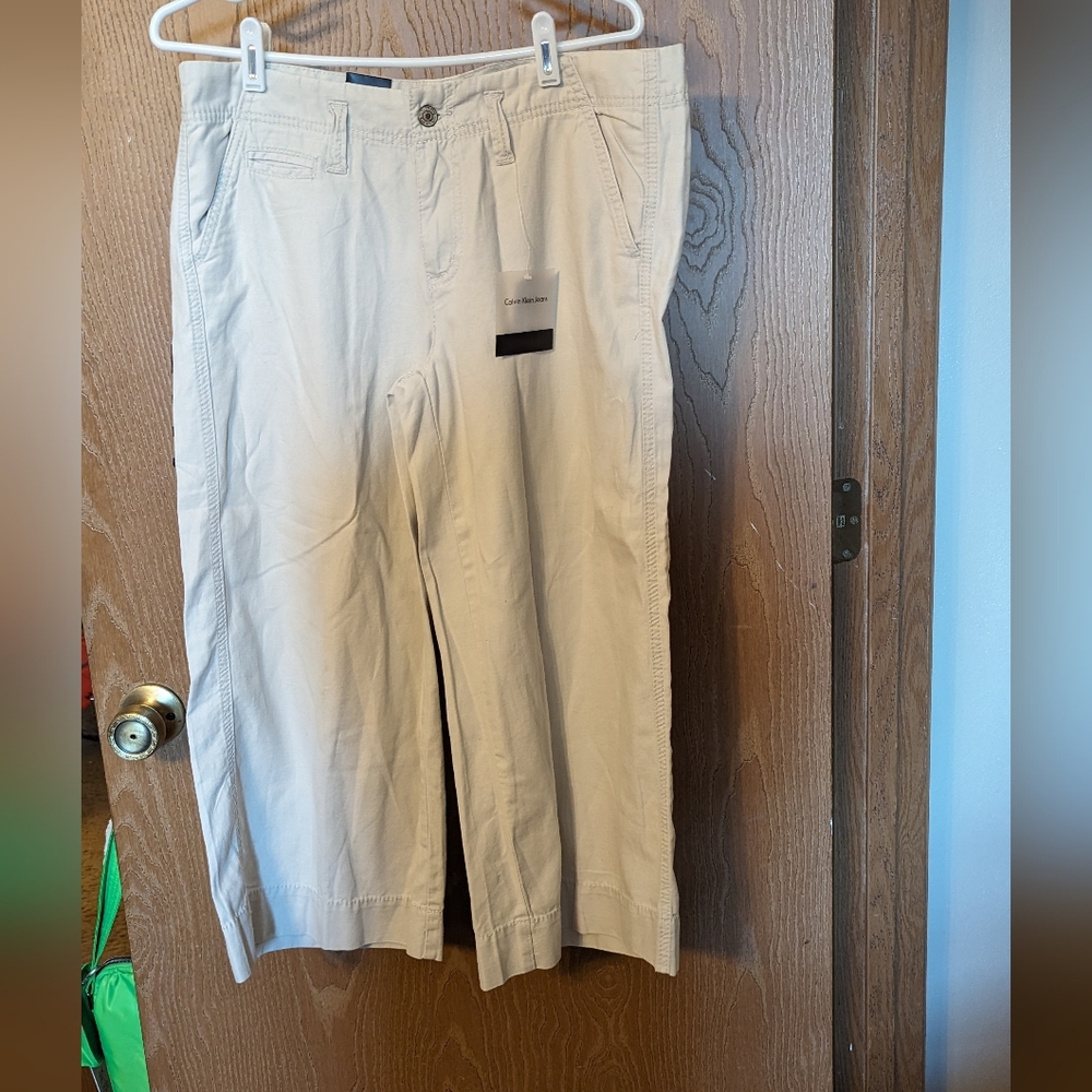 NWT Calvin Klein Capri's - Size 10